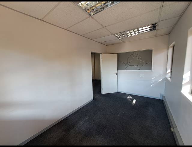 137M² OFFICE TO LET IN HYDE PARK